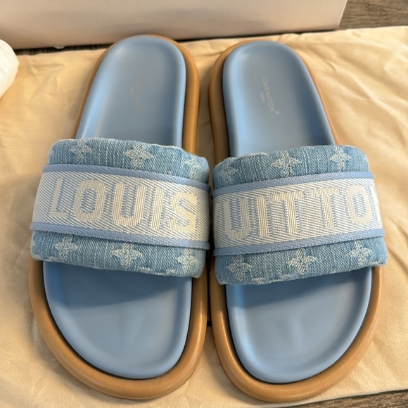 LOUIS VUITTON AUTHENTIC LV By The Pool
LV Bliss Comfort Mule size 38 - Picture 15 of 16